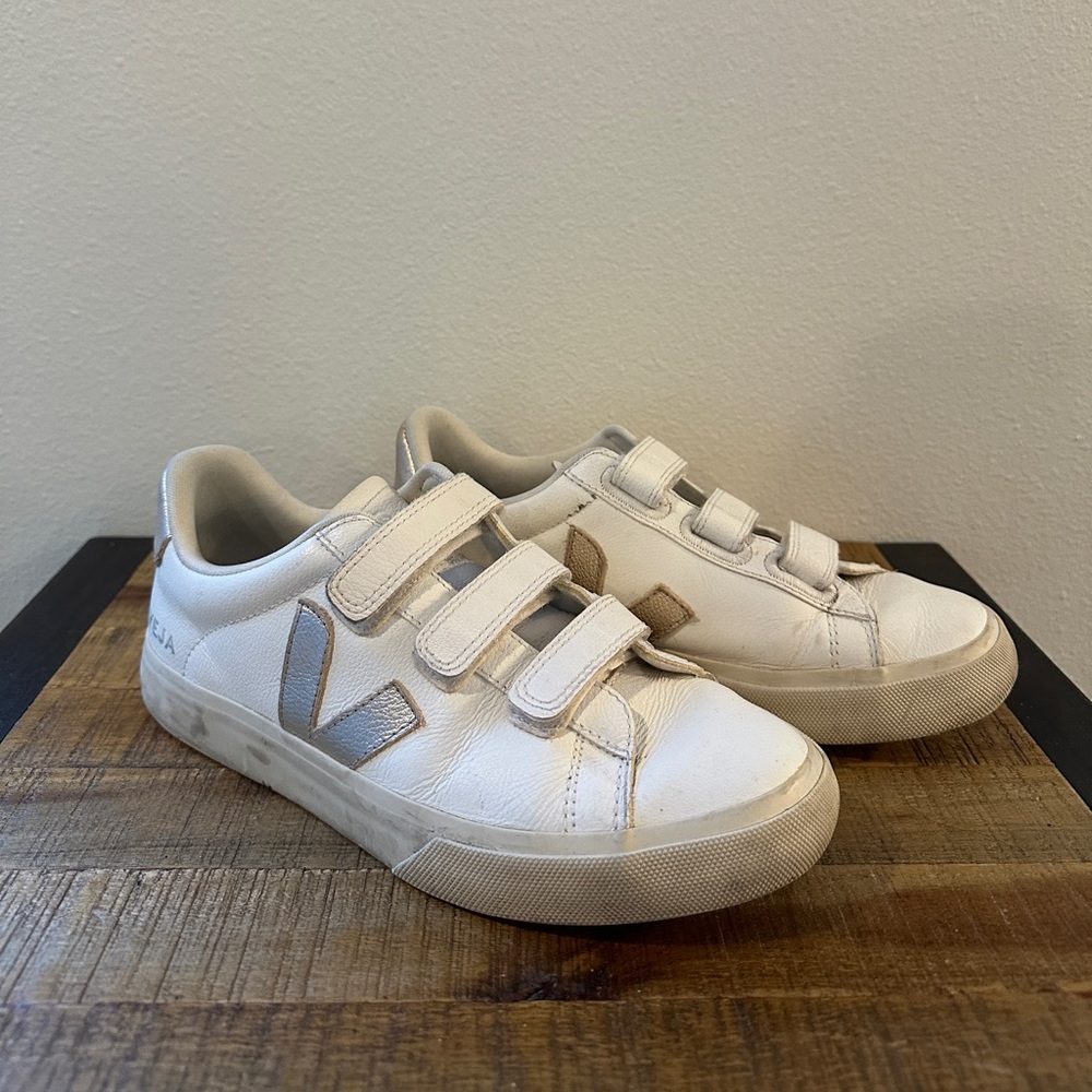Veja Recife Logo Sneaker | Women’s 8.5